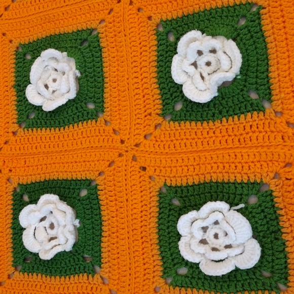 Fall Mid Century Afghan blanket with 3D flowers - Picture 4 of 7